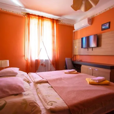 Alabástrom Panzió és étterem Bed & Breakfast *