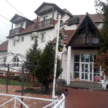 Alabastrom Panzio Es Etterem Bed & Breakfast