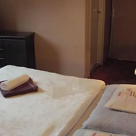 Alabastrom Panzio Es Etterem Bed & Breakfast 3*