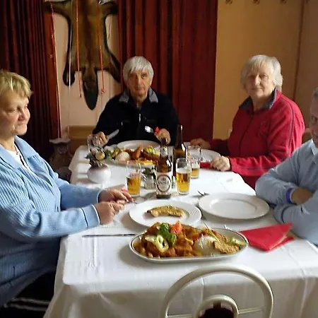 Alabastrom Panzio Es Etterem Frühstückspension