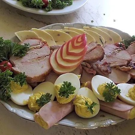 Alabastrom Panzio Es Etterem Frühstückspension