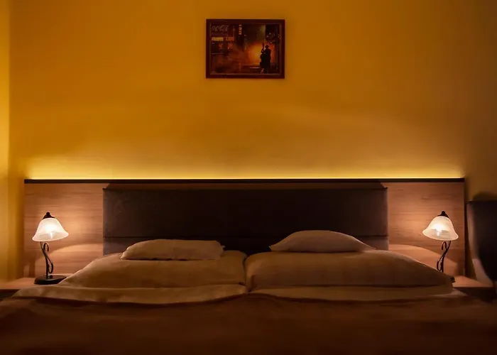 Alabastrom Panzio Es Etterem B&B