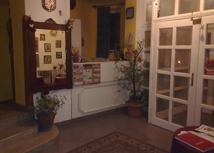 B&B Alabastrom Panzio Es Etterem 3*